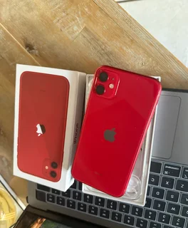 iPhone 11 (128GB) in Excellent Condition &#43; Box &amp; accessories