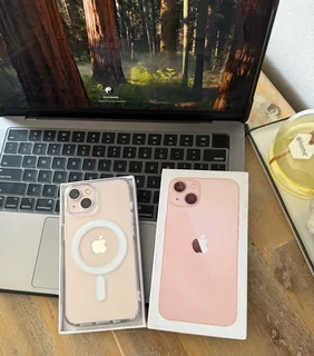 iPhone 13 (128GB) in Excellent Condition + Box & accessories