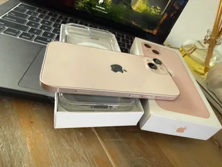 iPhone 13 (128GB) in Excellent Condition &#43; Box &amp; accessories