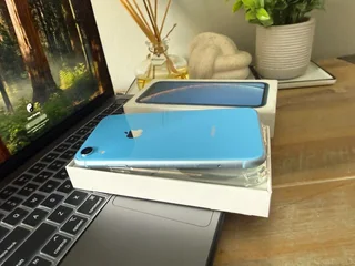 iPhone XR (64GB) in Excellent Condition + Box & accessories