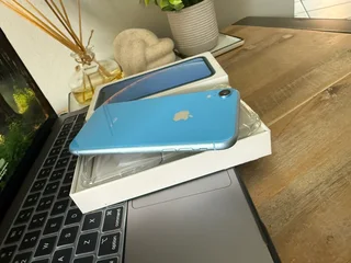 iPhone XR (64GB) in Excellent Condition &#43; Box &amp; accessories