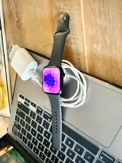 Apple Watch Series 8 (45MM) GPS Only, Excellent Conditon &#43; Charger