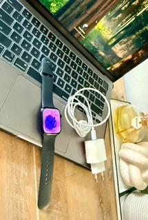 Apple Watch Series 8 (45MM) GPS Only, Excellent Conditon &#43; Charger