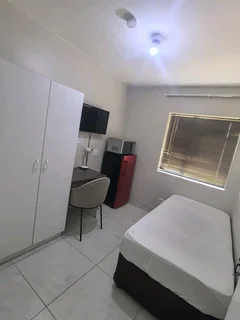 Female accomodation for students/Professionals in Forest Hill, PE