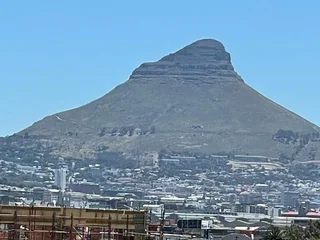 Top Floor penthouse with beautiful Mountain View’s