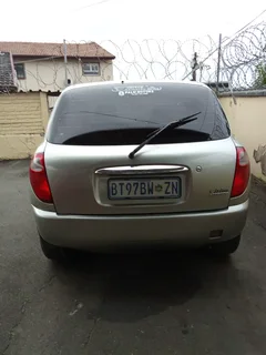 2000 Daihatsu Sirion 1.0L super light on fuel