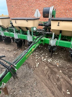 Yield Pro Great Plains YP825A 8 Ry 0.91 Planter.