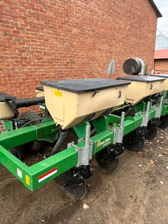 Yield Pro Great Plains YP825A 8 Ry 0.91 Planter.