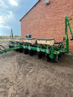 Yield Pro Great Plains YP825A 8 Ry 0.91 Planter.