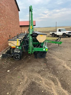 Yield Pro Great Plains YP825A 8 Ry 0.91 Planter.