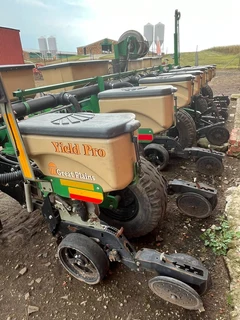 Yield Pro Great Plains YP825A 8 Ry 0.91 Planter.