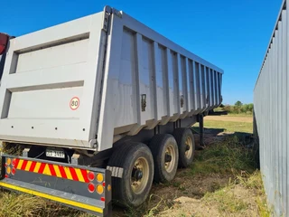 Henred Sloaper 32m3 Trailer