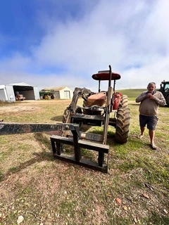 Case JX 95 Oopstasie Trekker met Rovic Laaigraaf,bak en sak.