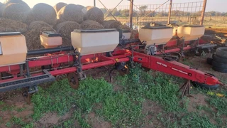 Massey Ferguson 555 Planter 8 Ry.