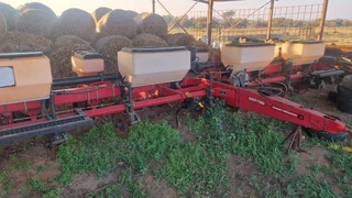 Massey Ferguson 555 Planter 8 Ry.