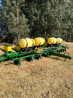 John Deere 1750 MaxEmerge Plus 8 Ry 0.91 Vinger Korrelkunsmis Planter.