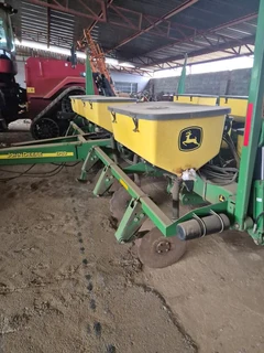 John Deere 1750 Planter 6 Ry 0.91
