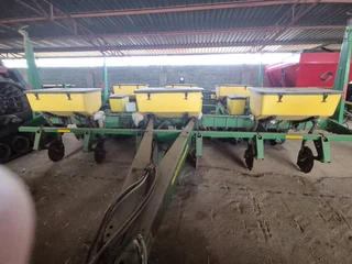 John Deere 1750 Planter 6 Ry 0.91