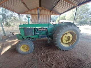 John Deere 3140 Oopstasie 2x4 Trekker.