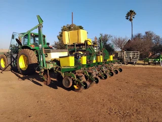 John Deere MaxEmerge 6 Ry 0.91 Planter