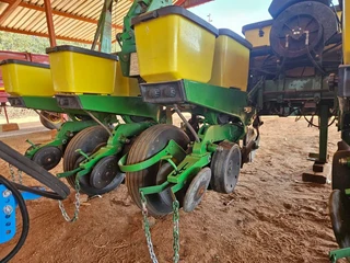 John Deere MaxEmerge 1750 Vacuum 6 Ry 0.91 Planter
