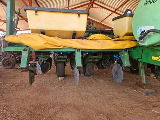 John Deere MaxEmerge 1750 Vacuum 6 Ry 0.91 Planter