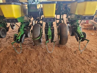 John Deere MaxEmerge 1750 Vacuum 6 Ry 0.91 Planter