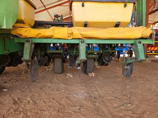 John Deere MaxEmerge 1750 Vacuum 6 Ry 0.91 Planter
