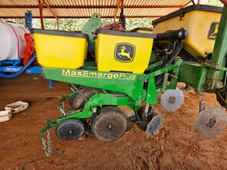 John Deere MaxEmerge 1750 Vacuum 6 Ry 0.91 Planter