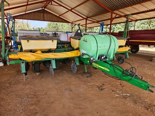 John Deere MaxEmerge 1750 Vacuum 6 Ry 0.91 Planter
