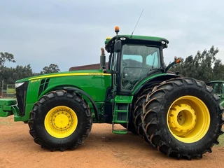 John Deere 8335 R Trekker