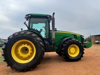 John Deere 8335 R Trekker