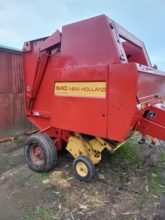 New Holland 640 Tou Baler
