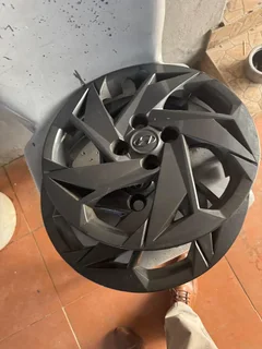 Hyundai wheelcaps and rims. 15 inch