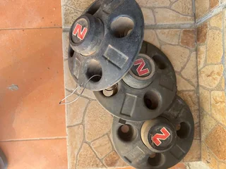 Center caps for Nissan 1400