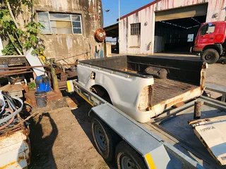 Toyota Hilux D-4D loadbin