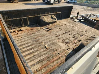 Toyota Hilux D-4D loadbin