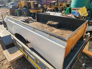 Toyota Hilux D-4D loadbin