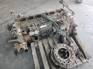 Isuzu FTR800 6hh1 engine stripping for parts