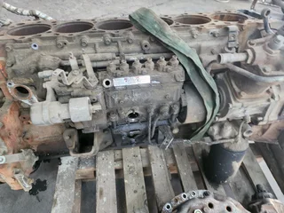 Isuzu FTR800 6hh1 engine stripping for parts