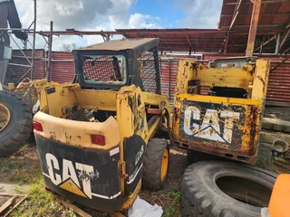 STRIPPING CAT 226b skidsteers