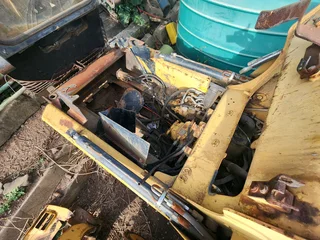 STRIPPING CAT 226b skidsteers