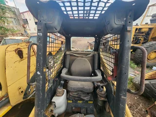 STRIPPING CAT 226b skidsteers