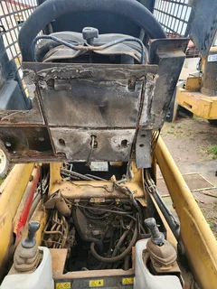 STRIPPING CAT 226b skidsteers