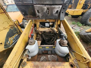 STRIPPING CAT 226b skidsteers