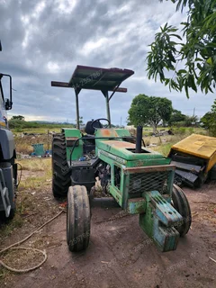 **STRIPPING** John Deere 2300