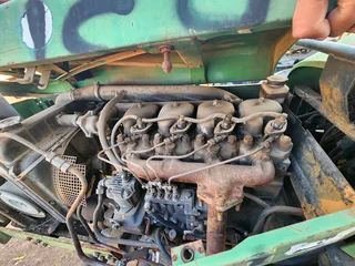 **STRIPPING** John Deere 2300
