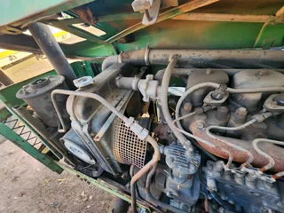 **STRIPPING** John Deere 2300
