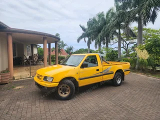 2002 Isuzu KB250D LE