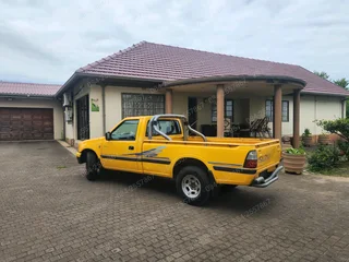 2002 Isuzu KB250D LE